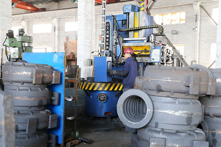 走進宙斯泵業金工車間